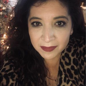 Meet your Posher, Elena